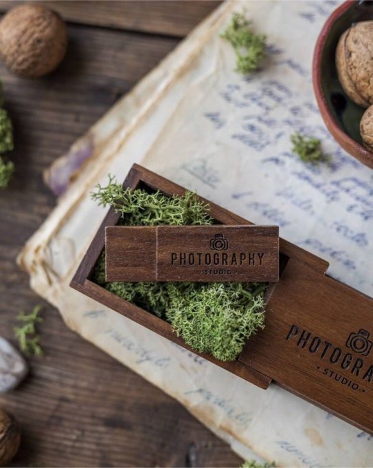 YOUR WOODEN BOX OF PHOTOGRAPHS WITH A USB KEY